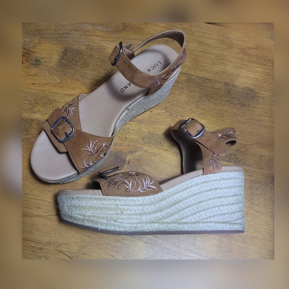 Lucky Brand Wedge, Beige, Size 6.5